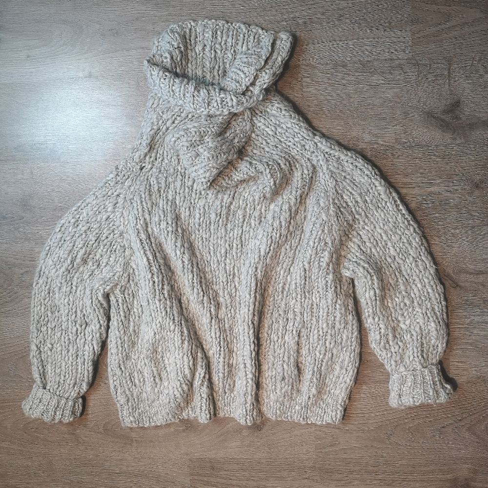 Y2K Vintage Oversized Chunky Knit Pullover Sweater | TheStyleMinr.com